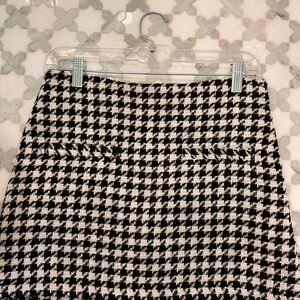 Stylish Black and White Houndstooth Skirt